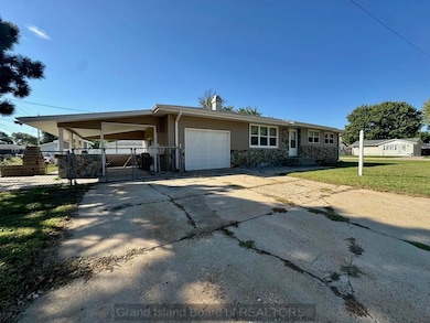 2223 W 17th St, Grand Island, NE 68803 - photo 2