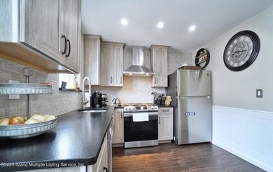 18 Guinevere Ln, Staten Island, NY 10310 - photo 4