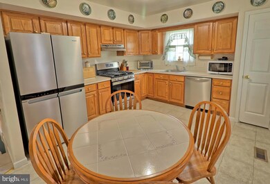 3706 Regency Dr, Reading, PA 19608 - photo 7
