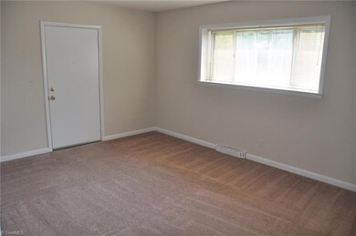 1608 W Northwest Blvd unit E, Winston Salem, NC 27104 - photo 2