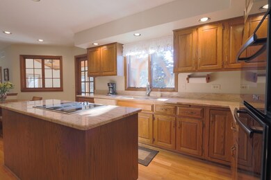 1450 Lantern Cir, Naperville, IL 60540 - photo 2