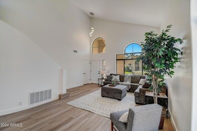 7-web-or-mls-W Myrtle Dr-005