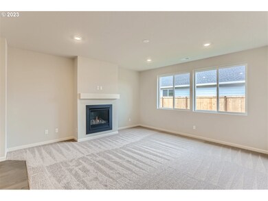 1001 S Vine St, Canby, OR 97013 - photo 3