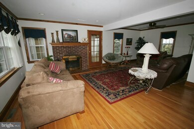 9123 Tomstown Rd, Waynesboro, PA 17268 - photo 2