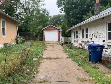 1920 22nd St, Des Moines, IA 50310 - photo 2