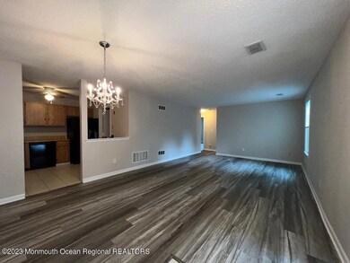 8-4 Seattle Ct, Freehold, NJ 07728 - photo 4