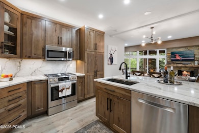 2510DeerValleyDR-E (6)