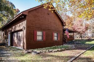 207 Oak Ct, Dingmans Ferry, PA 18328 - photo 2