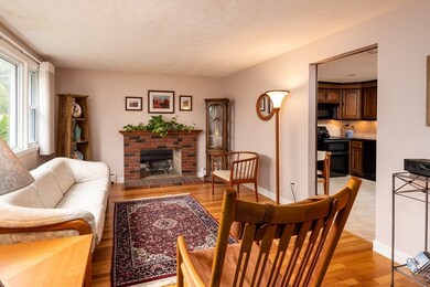 108 Brookfield Cir, Framingham, MA 01701 - photo 2