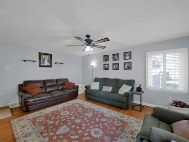 331 Tarlton Rd, Circleville, OH 43113 - photo 3