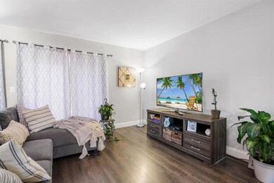 2066 W 54th St-large-004-003-Bedroom-150