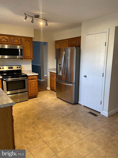 7902 Galloping Cir, Windsor Mill, MD 21244 - photo 7