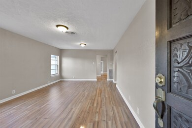 2517 Avenue of Oaks St, Houston, TX 77026 - photo 5