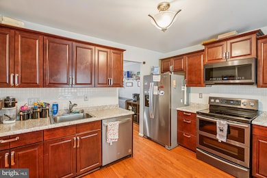 2912 Cambridge Dr, Woodbridge, VA 22192 - photo 2