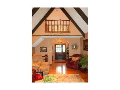 Welcome home... dramatic arched entry way welcomes