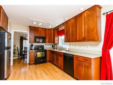 Eat-in Kitchen with Silestone Countertops