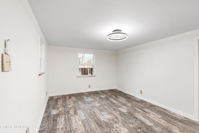 402 Pine St, Madisonville, TN 37354 - photo 4