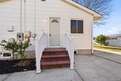 26 Wilshire Dr, North Babylon, NY 11703 - photo 6