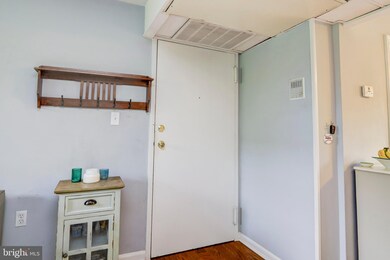 6702 W Wakefield Dr unit B2, Alexandria, VA 22307 - photo 4