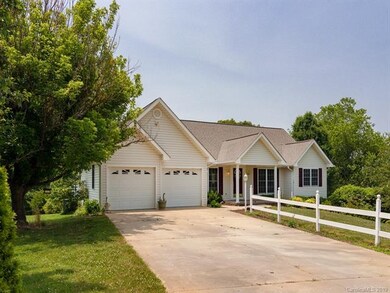 25 Red Bud Ln, Leicester, NC 28748 - photo 3