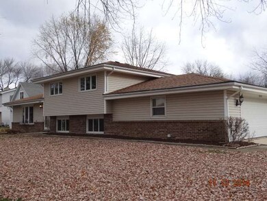 10S193 Alma Ln, Naperville, IL 60564 - photo 2