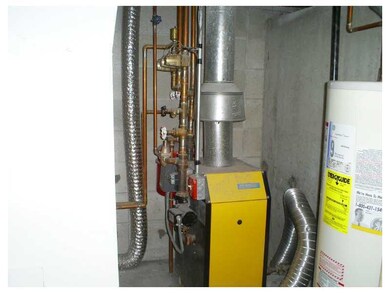 565 Quaker Ln unit 98, West Warwick, RI 02893 - photo 5