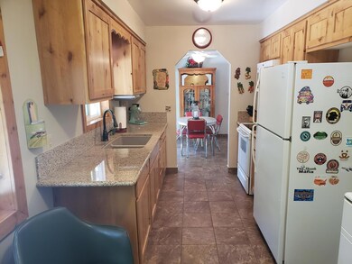 1402 NW Hawthorne Ave, Grants Pass, OR 97526 - photo 4