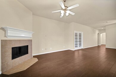 9051 Fuqua Villas Ln, Houston, TX 77075 - photo 6