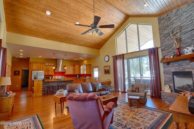 005_Living Room