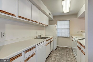 9635 Hagel Cir unit D, Lorton, VA 22079 - photo 5