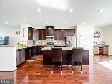 901 Magnolia Blossom Ct, Sykesville, MD 21784 - photo 2