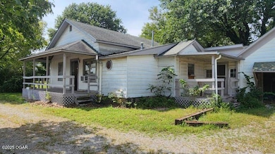 803 W Country Rd, Columbus, KS 66725 - photo 2