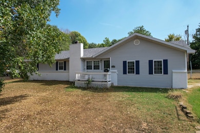 544 W Hubble Dr, Marshfield, MO 65706 - photo 2