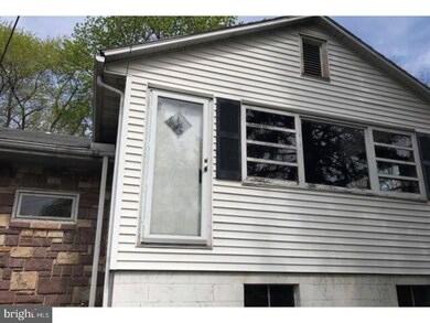 484 Manatawny St, Pottstown, PA 19464 - photo 2