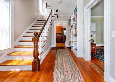 15-Newton-Interior-20