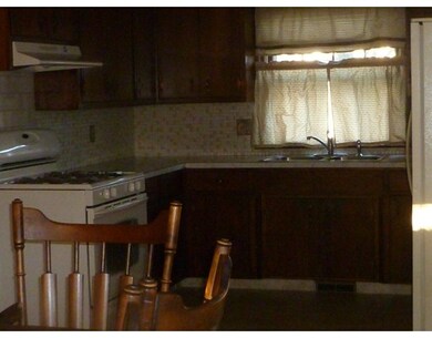 33 Lancaster St, Springfield, MA 01118 - photo 4