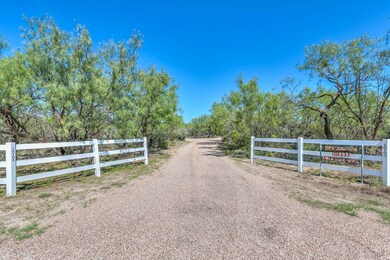10193 Twin Lakes Ln, San Angelo, TX 76904 - photo 2