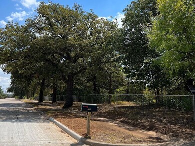 7904 Green Valley Dr, North Richland Hills, TX 76182 - photo 6