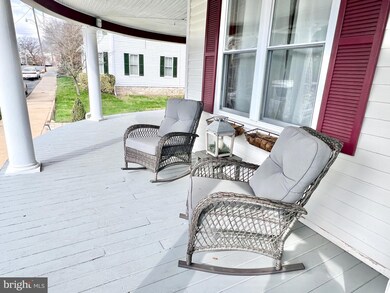 102 S High St, Edinburg, VA 22824 - photo 4