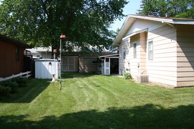 907 S Minnesota St, Mitchell, SD 57301 - photo 4