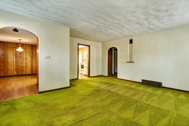 259_Glenmont-LR view of DR
