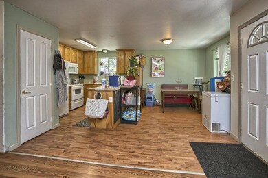 621 Valley Heart Ln, Central Point, OR 97502 - photo 4