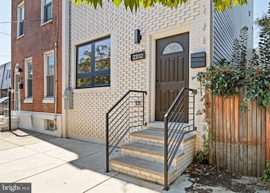 2202 E Huntingdon St, Philadelphia, PA 19125 - photo 2