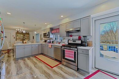Eat-In Kitchen