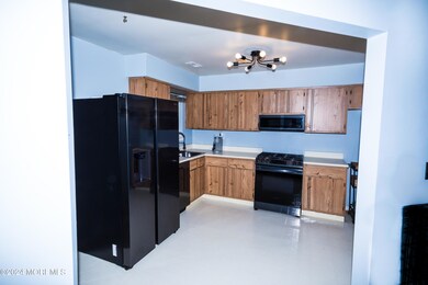 307 Buckingham Cir, Middletown, NJ 07748 - photo 4