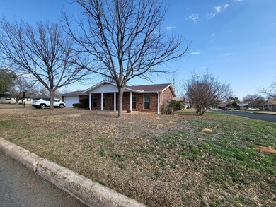 1401 N Orange St, Fredericksburg, TX 78624 - photo 2