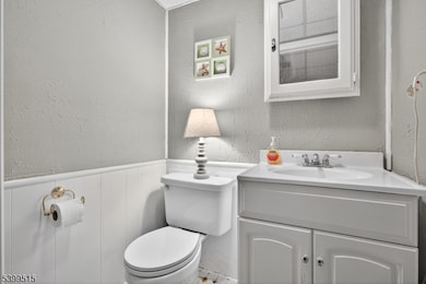 370 Goffle Rd, Hawthorne, NJ 07506 - photo 7