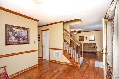 Features hardwood flooring and chair rail.