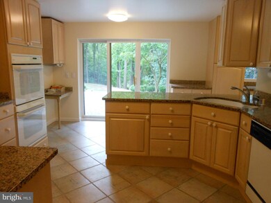 809 Carrie Ct, McLean, VA 22101 - photo 3