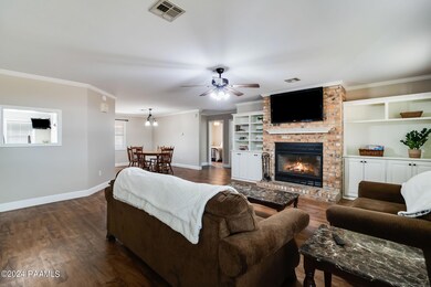 LIVING ROOM-FIREPLACE. 5240 HWY 182